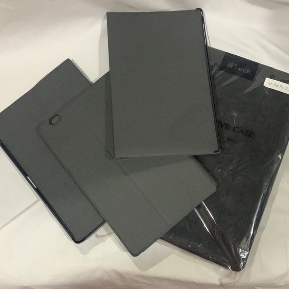 BUNDLE Pack of Tablets/IPads - Picture 10 of 10